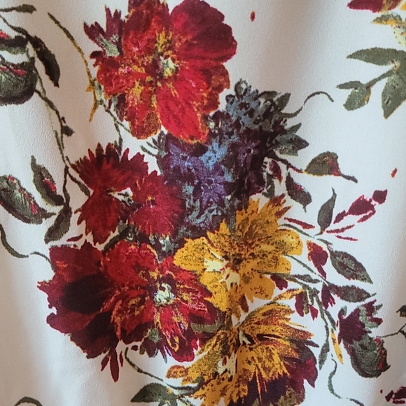 Floral Peplum Top - Picture 3 of 4